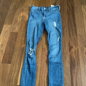 hollister ripped jeggings